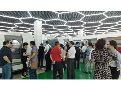 株洲市硬質合金產業(yè)協會代表團蒞臨千島機械參觀指導交流